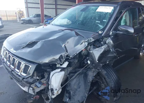 2019 Jeep Compass Limited 4X4 z USA, uszkodzony, nr VIN 3C4NJDCB2KT753123